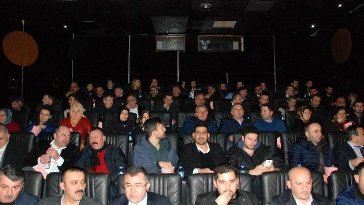 AK Parti Düzce Teşkilatı Hep Birlikte Kod Adı K.o.z Filmini İzledi
