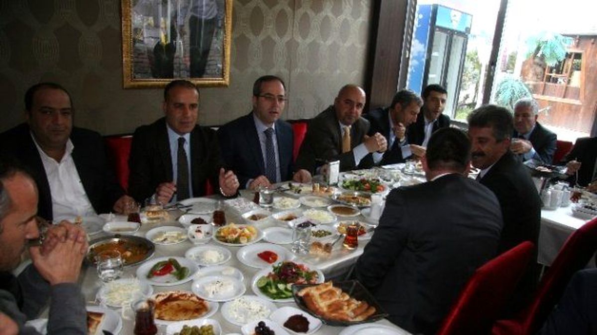Altaç, İlçe Başkanlarıyla Bir Araya Geldi