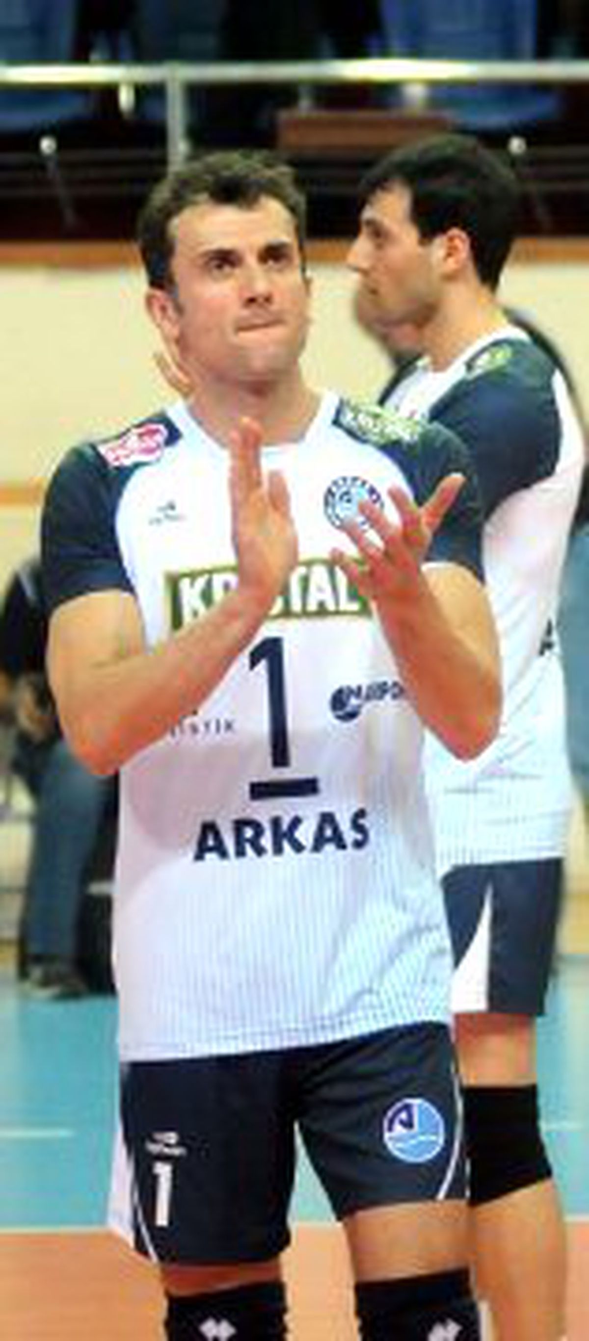 Arkasspor\'da Kaptan Üzdü