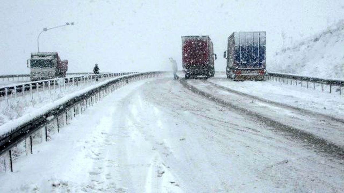 Kar Yağışı, Kayseri ve Nevşehir\'de Ulaşımı Olumsuz Etkiledi (2)