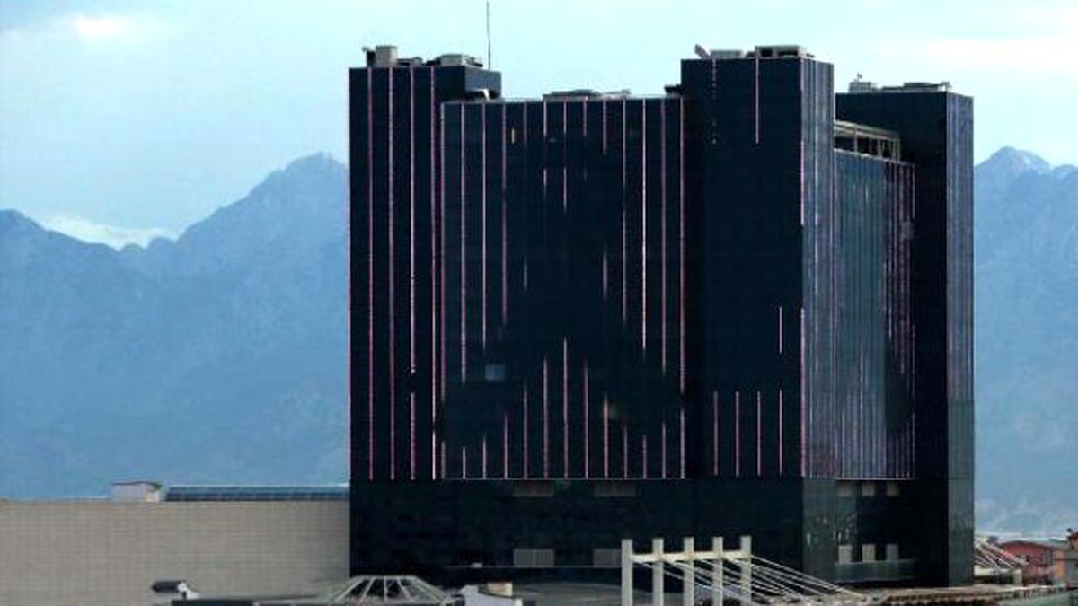 AVM\'de Özgecan İçin Dev Siyah Kurdele