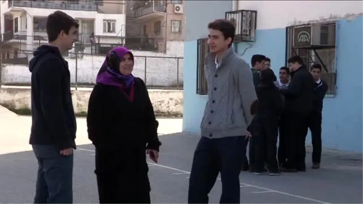 Başörtü Mağduru Öğretmen Görevine Döndü