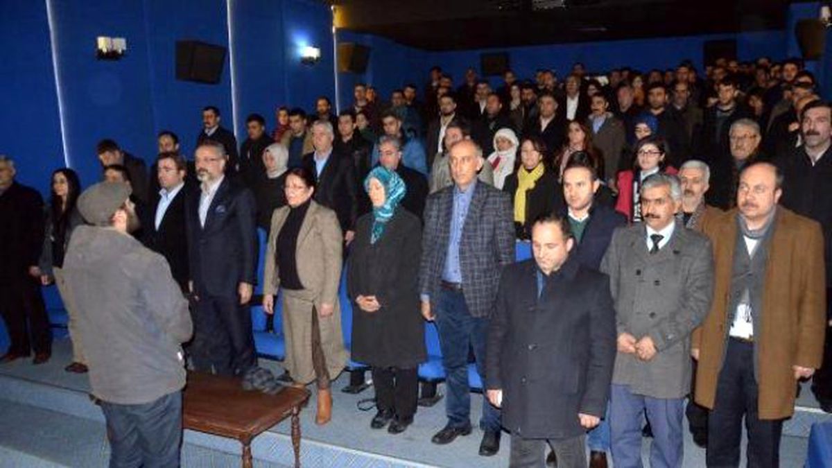 Berfo Ana Belgeseli \'Özgecan\' İçin Saygı Duruşu ile Başladı