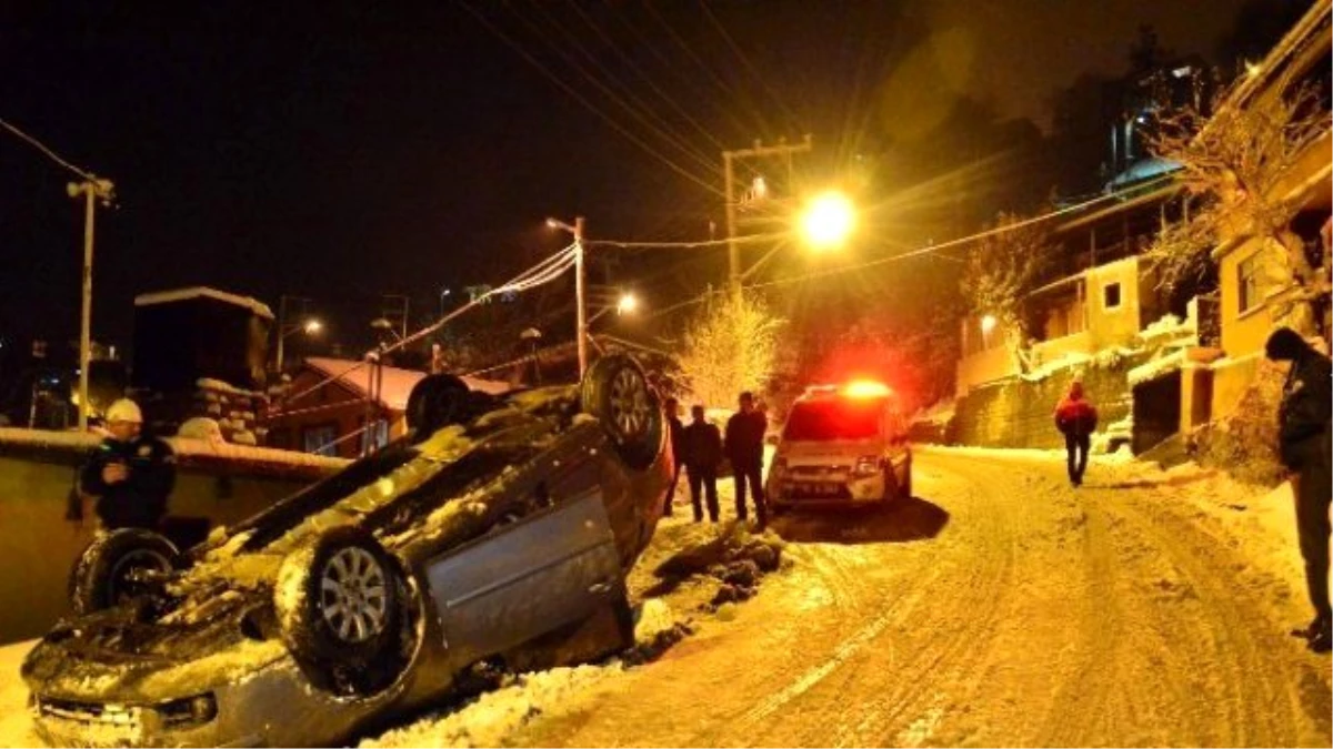 Buzlu Yolda Takla Atan Otomobilin Sürücüsü Kayıplara Karıştı