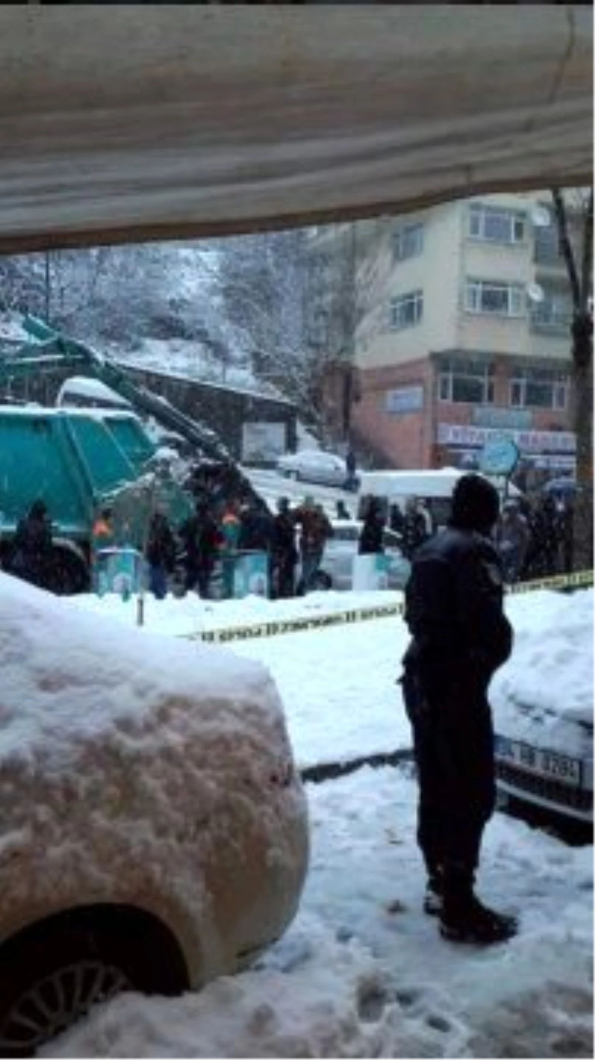 Çengelköy'de Çöp Konteynerinde Parçalanmış Kadın Cesedi Bulundu