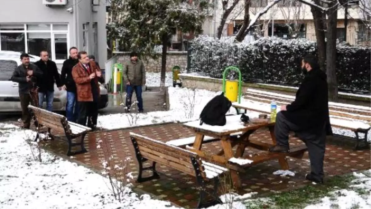 İstanbul\'da Çocuklarının Gösterilmediğini İddia Ederek Eylem Yaptı