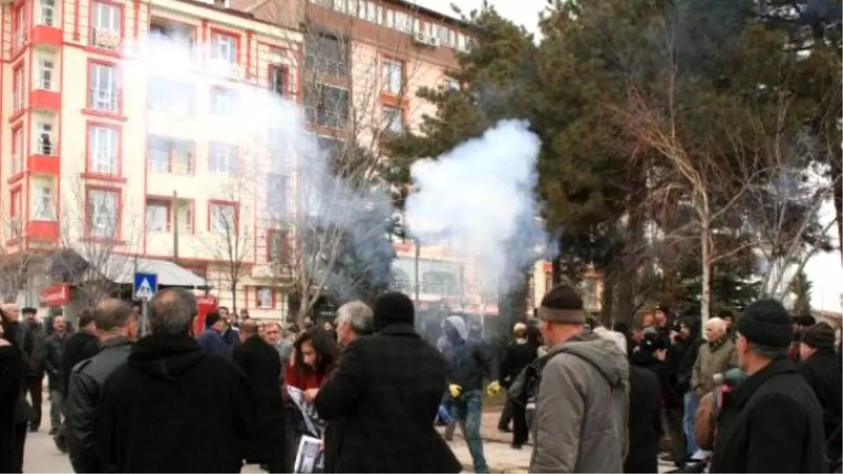 Elazığ\'da Polis Ses Bombası Atan 2 Kişi Tutuklandı