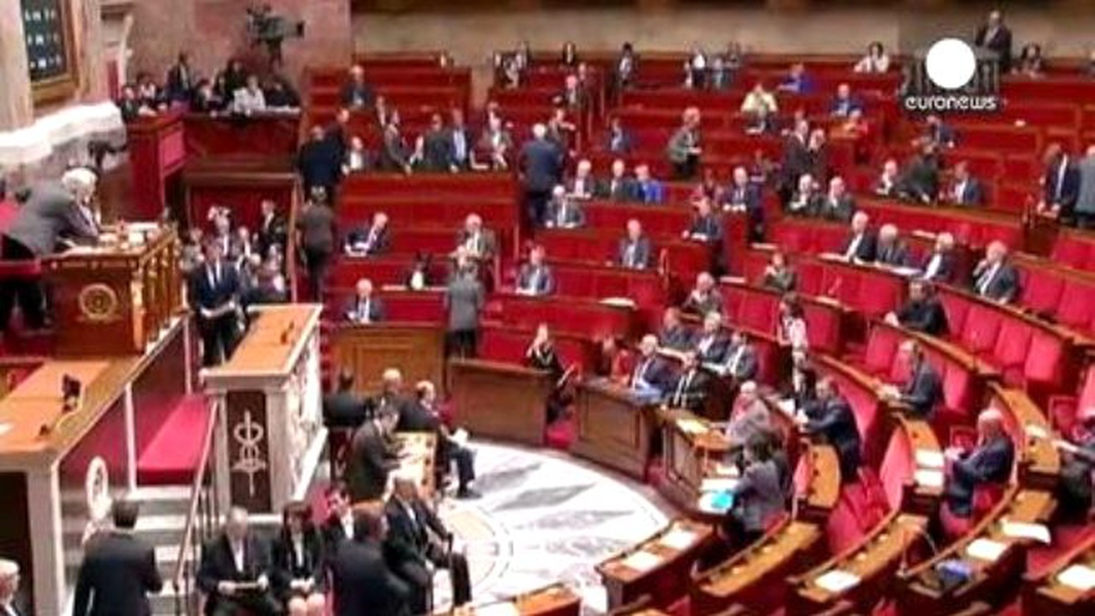 Fransa\'da Tartışmalı Yasa Tasarısı İçin Hükümetten Alışılmadık Atak