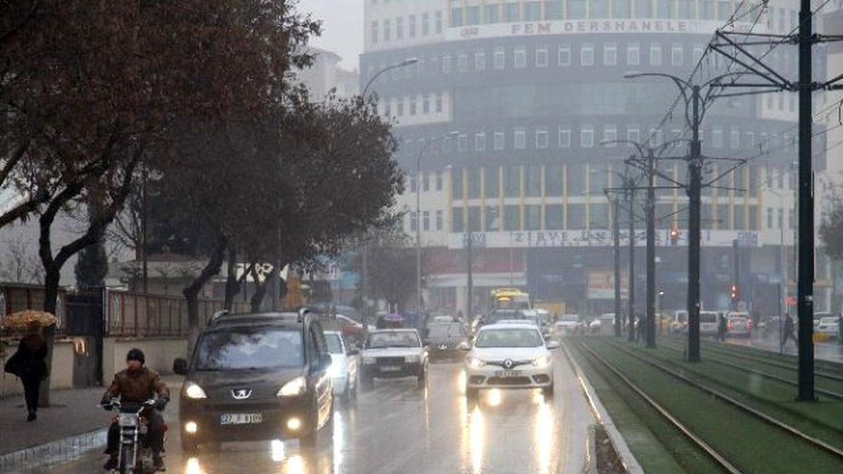 Gaziantep Güne Kar ve Yağmurla Uyandı