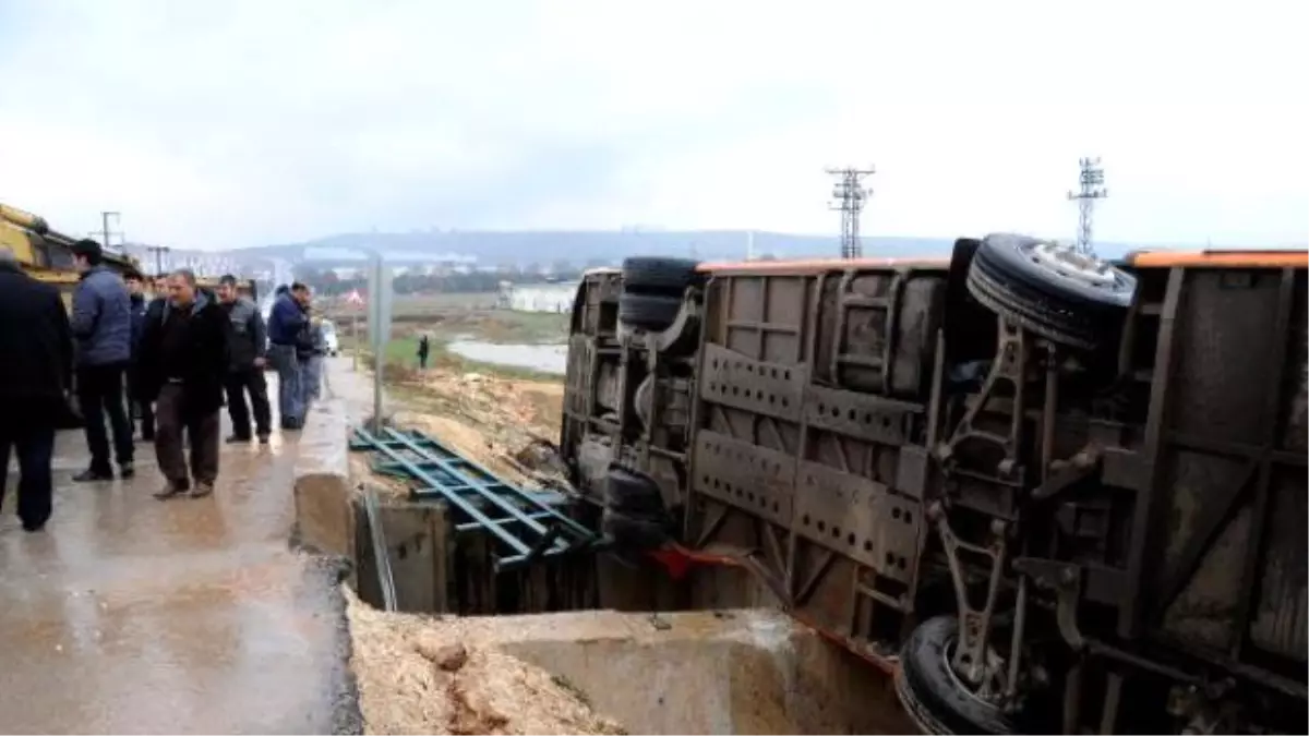 Gaziantep\'te Yolcu Otobüsü Devrildi: 7 Yaralı