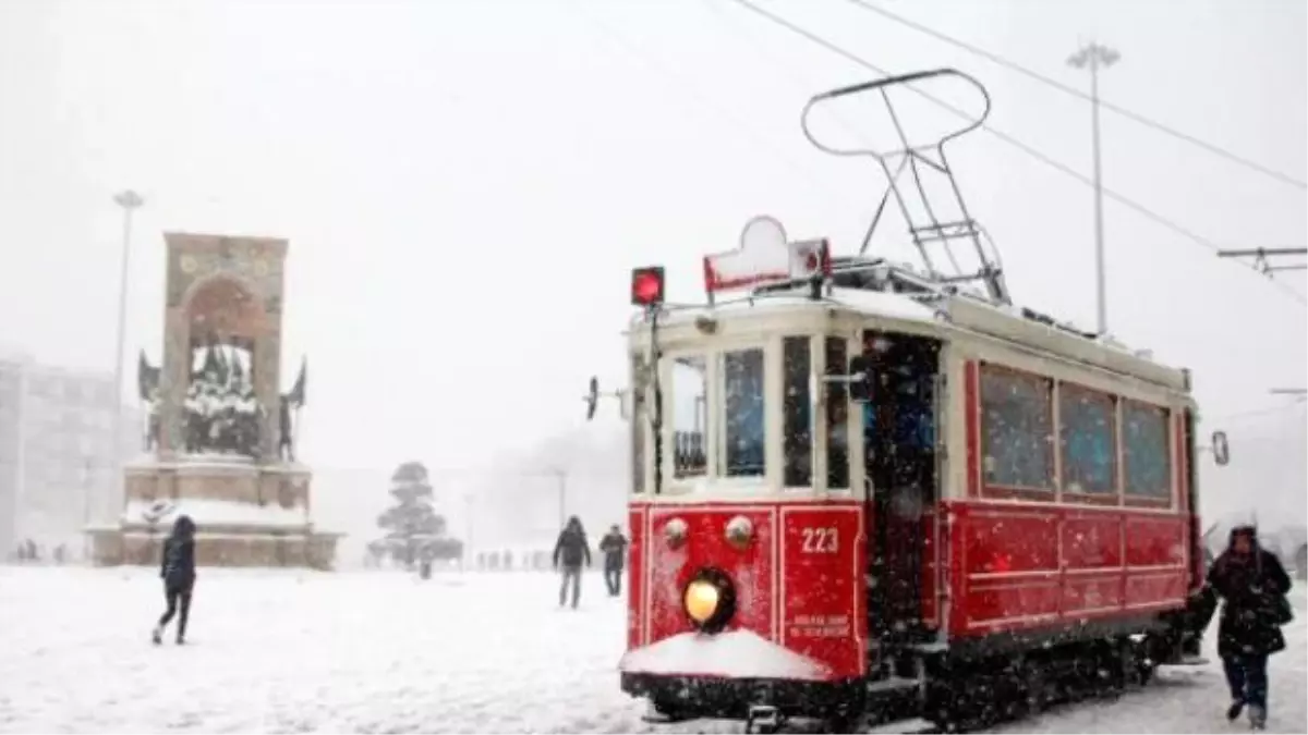 İstaanbul\'da Kar Etkisini Sürdürüyor