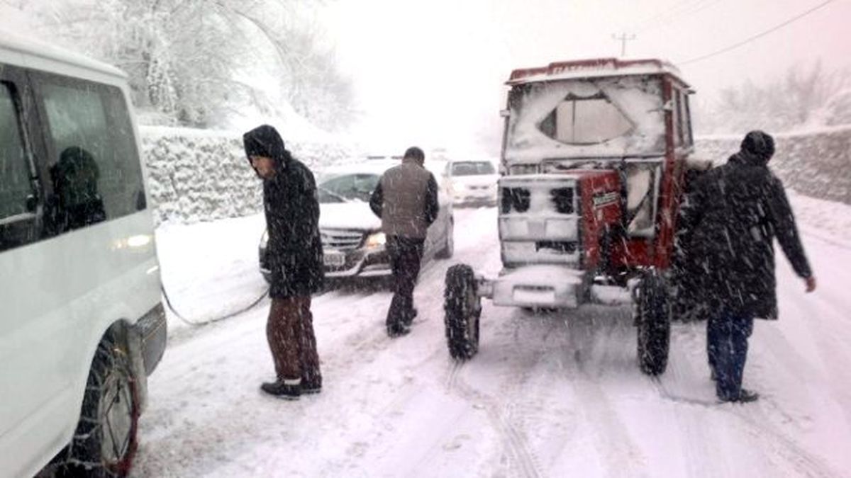 Jandarma Ekiplerinden Yolda Kalan Sürücülere Yardım