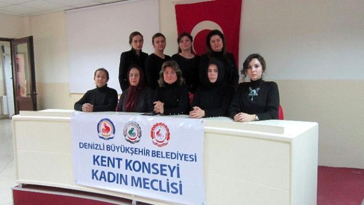 Kadın Meclisi Özgecan Aslan İçin Siyaha Büründü