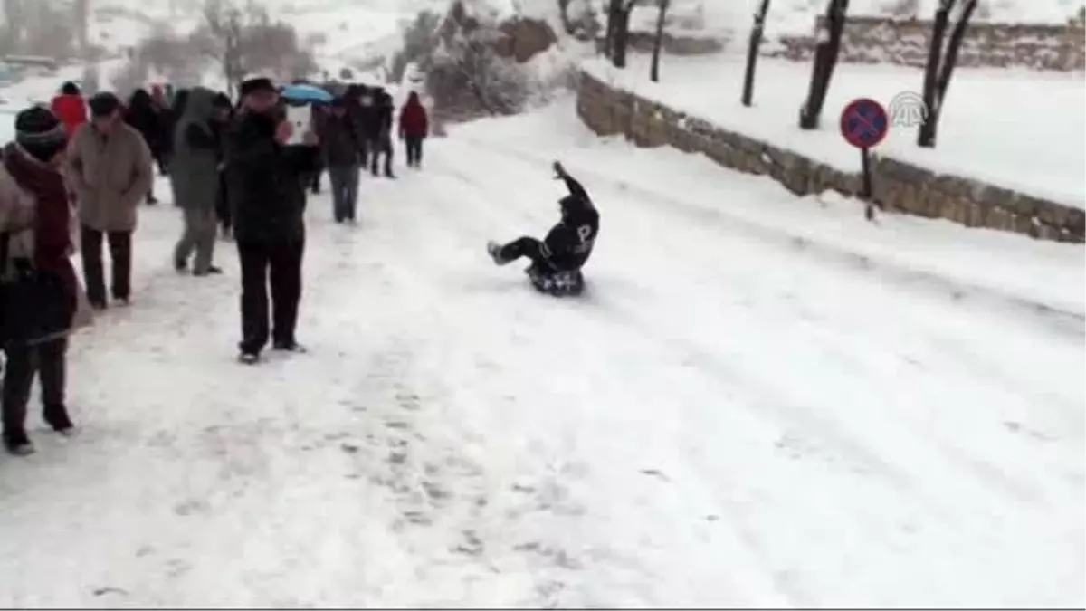 Kapadokya\'da Balon Turlarına Kar Yağışı İptali