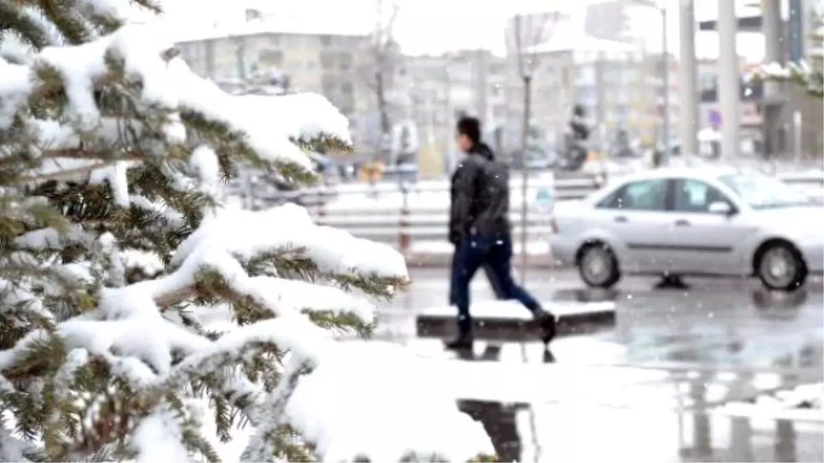 Kar Yağışı, Kayseri ve Nevşehir\'de Ulaşımı Olumsuz Etkiledi