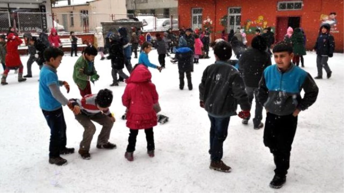 Kar Yağışı, Kayseri ve Nevşehir\'de Ulaşımı Olumsuz Etkiledi (4)