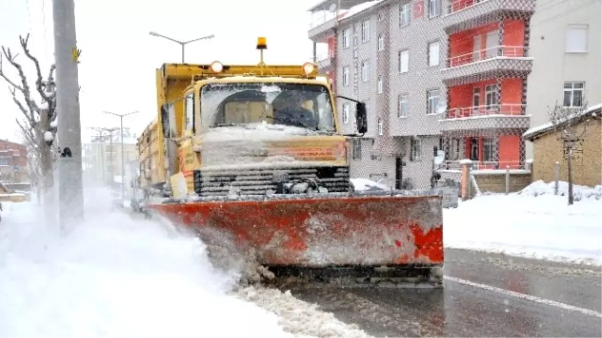 Karaman Belediyesi\'nden Kar Mücadelesi