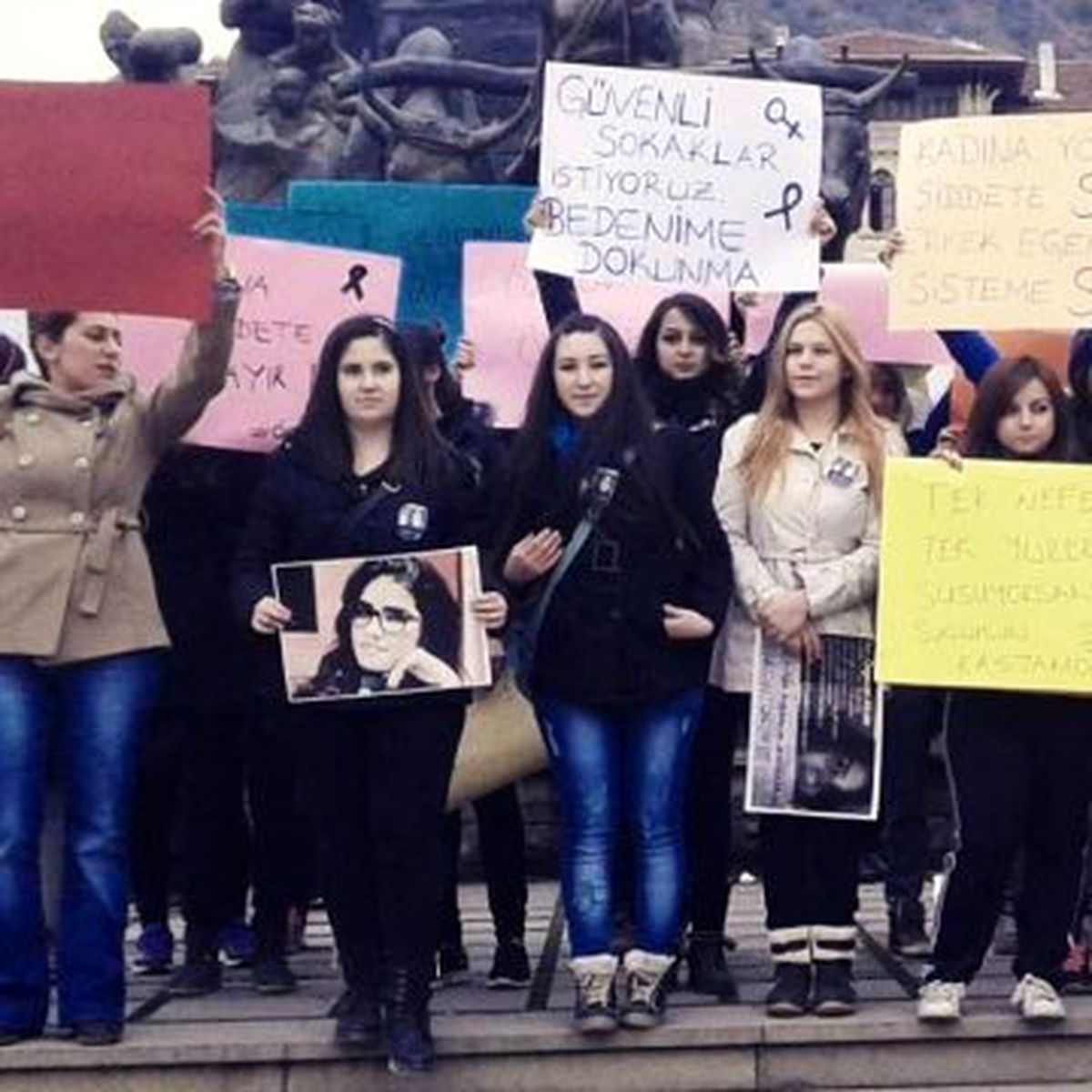 Liseli Öğrenciler, "Özgecan" İçin Yürüyüş Yaptı