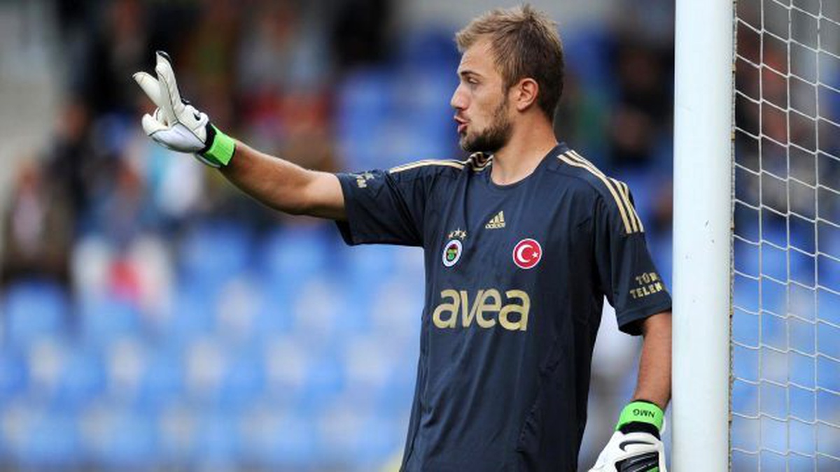 Mert Günok Fenerbahçe\'de Kalıyor