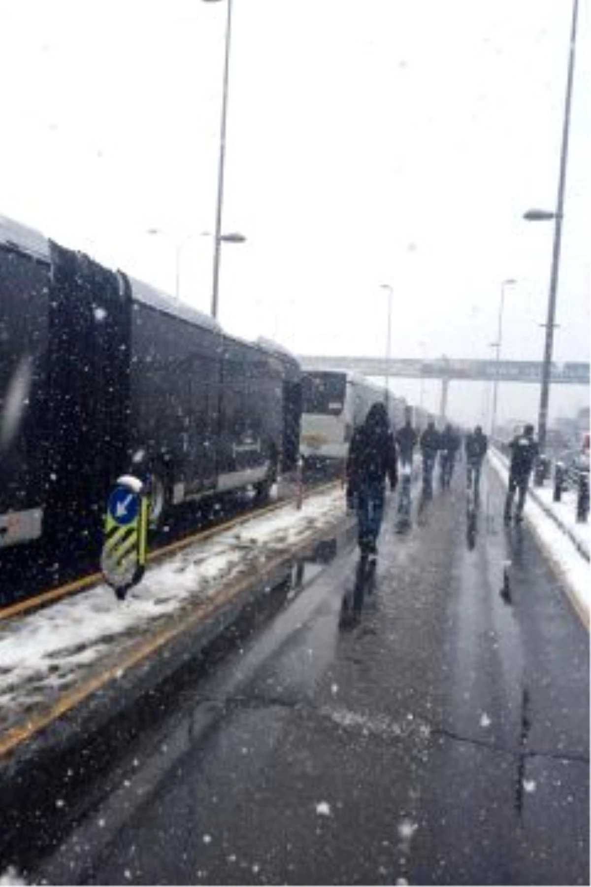 Metrobüs Yolu Yaya Yoluna Döndü