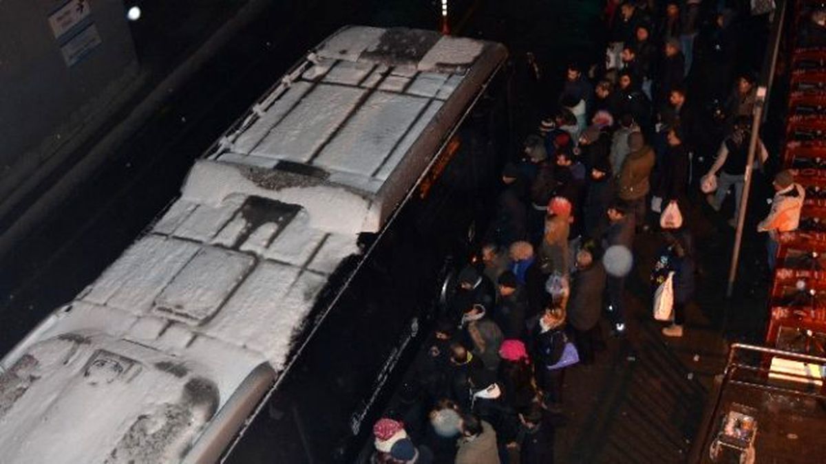 Metrobüs\'te Akşam Yoğunluğu