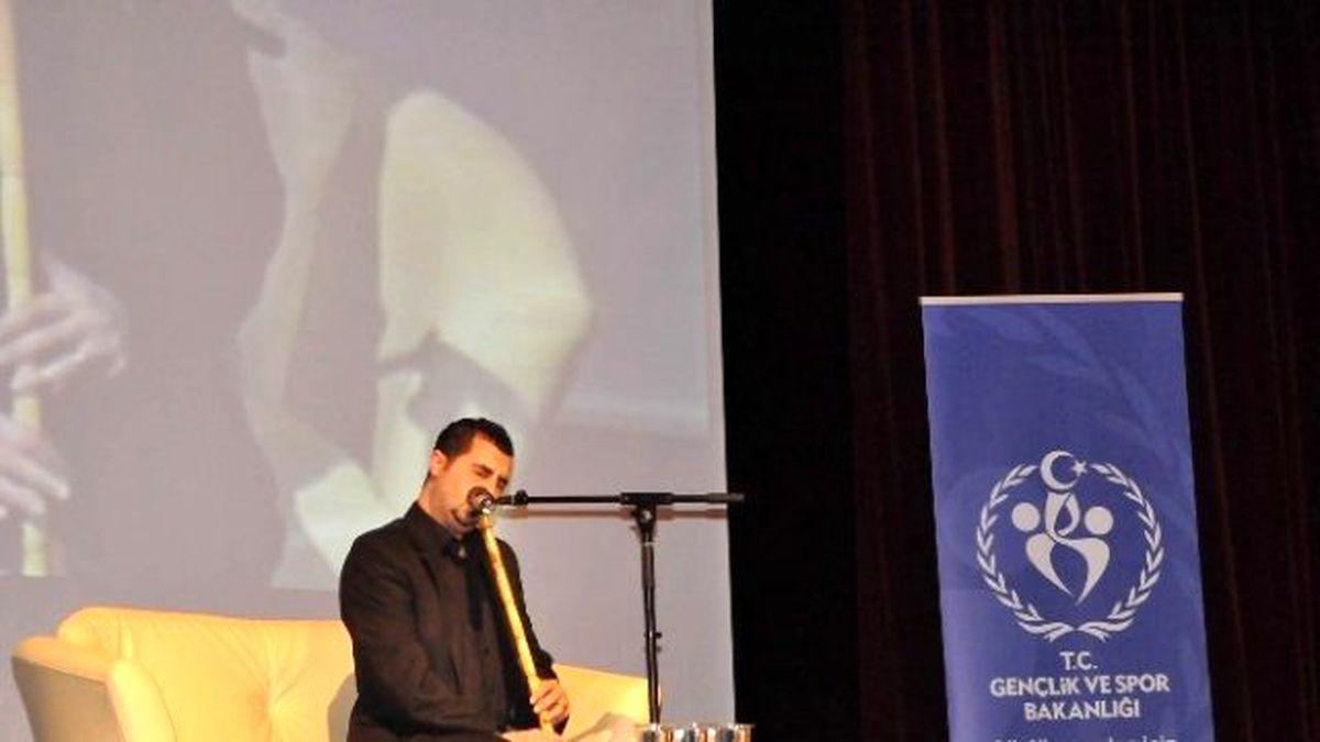 Nihat Hatipoğlu ile Gönül Sohbeti Gecesi\'ne Yoğun İlgi