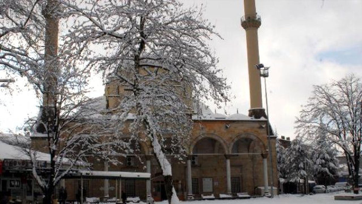 Okulların Tatil Edildiği Düzce\'de 113 Köy Yolu Ulaşıma Kapalı