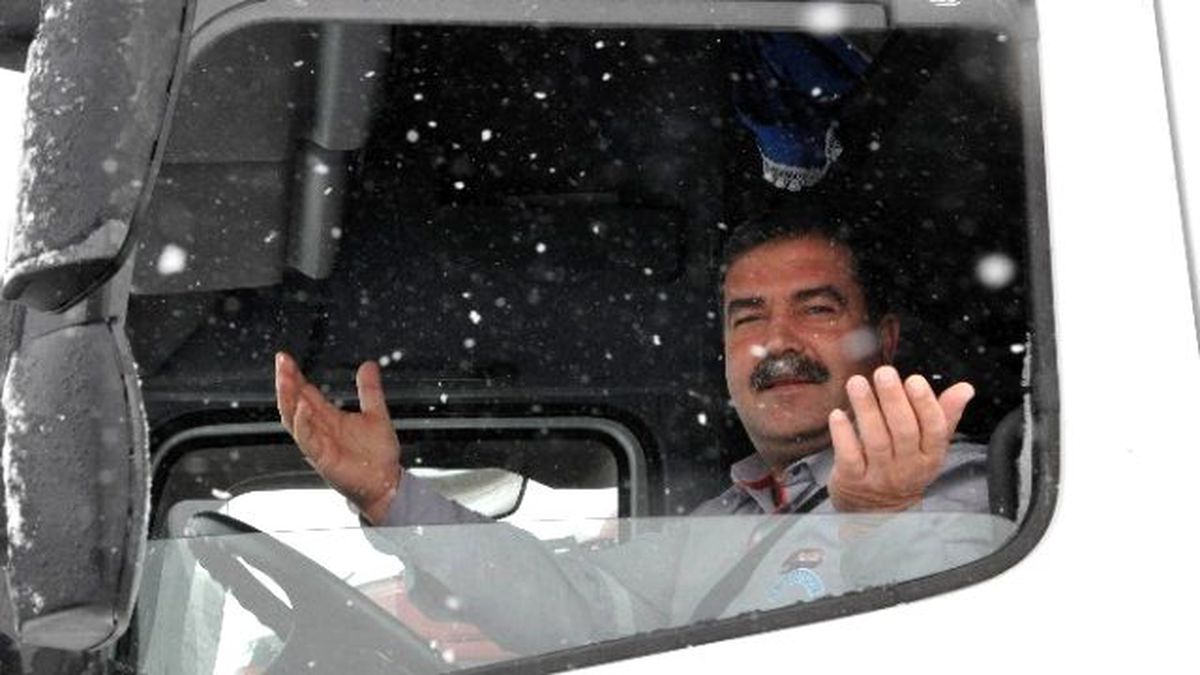 Balıkesir\'de Kamyoncuların Kar Çilesi