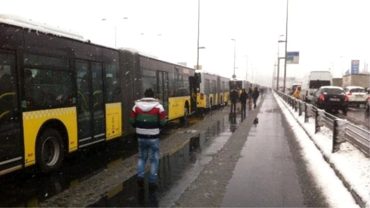 Metrobüs Yolu Yaya Yoluna Döndü