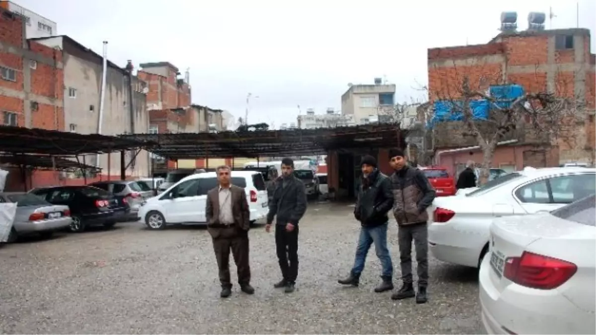 Sokak ve Kaldırımlar Doldu, Otoparklar Boşaldı