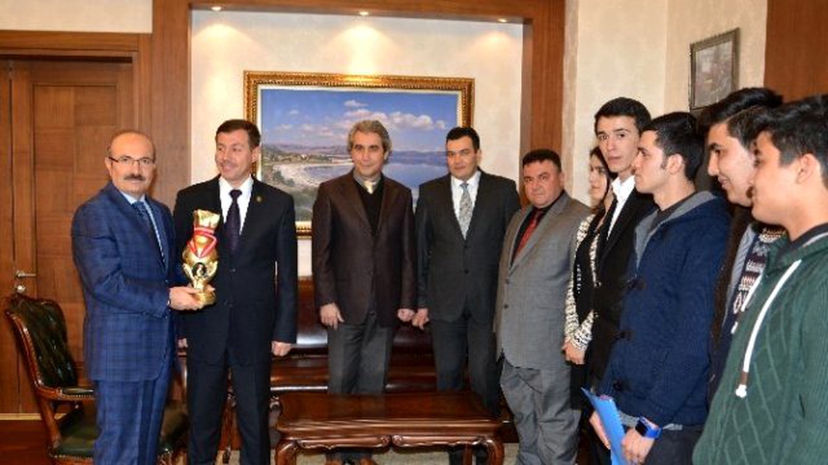 Turem Öğrencilerine Kepçe Hediye Etti