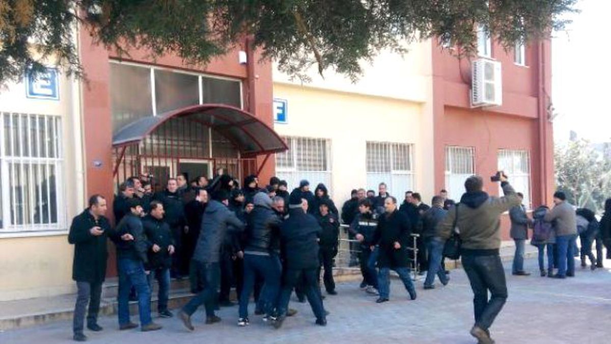 Vali\'yi Protesto Etmek İsteyen 5 Üniversiteli Gözaltına Alındı