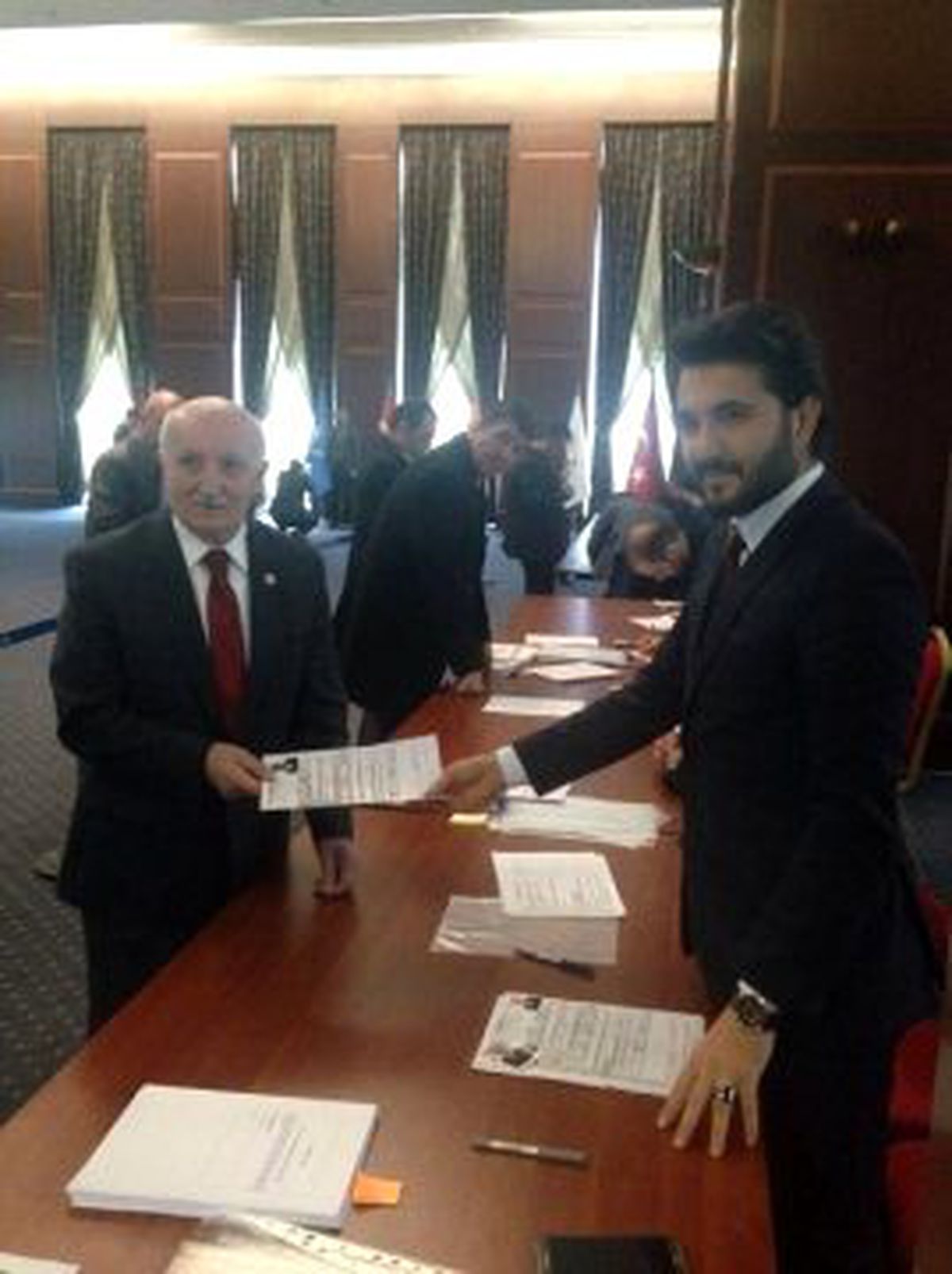 Yaşar Karayel Başvurusunu AK Parti Genel Merkezi\'ne Yaptı