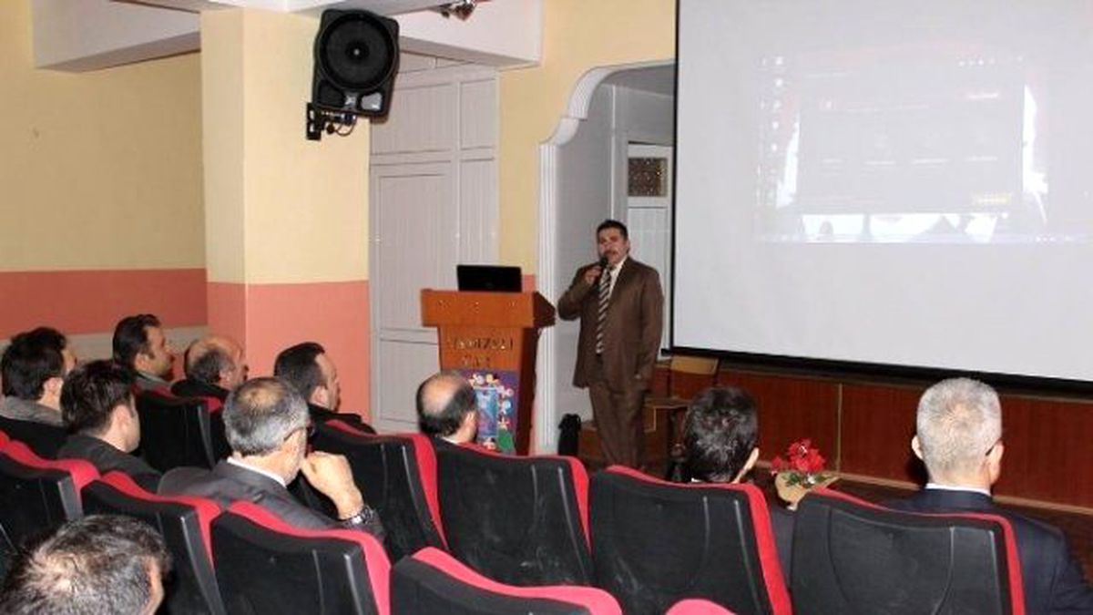 Yıldızeli\'nde Büro Yönetimi ve Resmi Yazışmalar Semineri Verildi