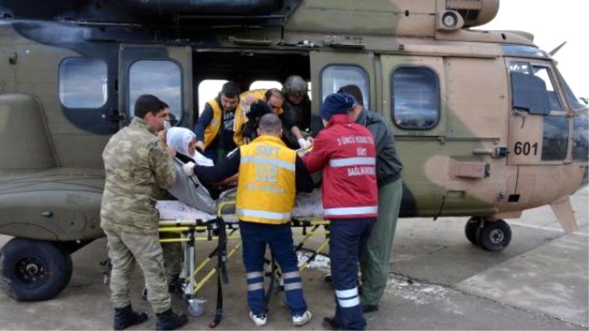 Yolu Kapalı Köydeki Hasta Kadın Askeri Helikopterle Alındı