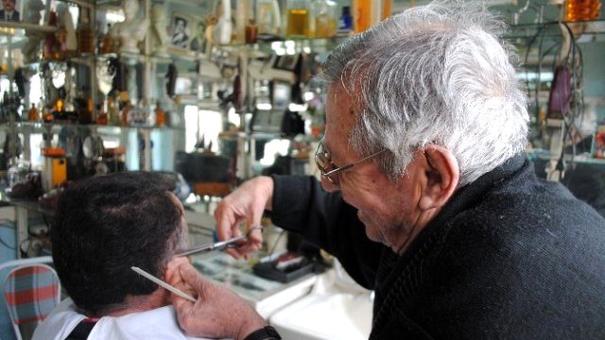 86\'lık Berber Osmanlı Tıraşından Başka Kesim Yapmıyor