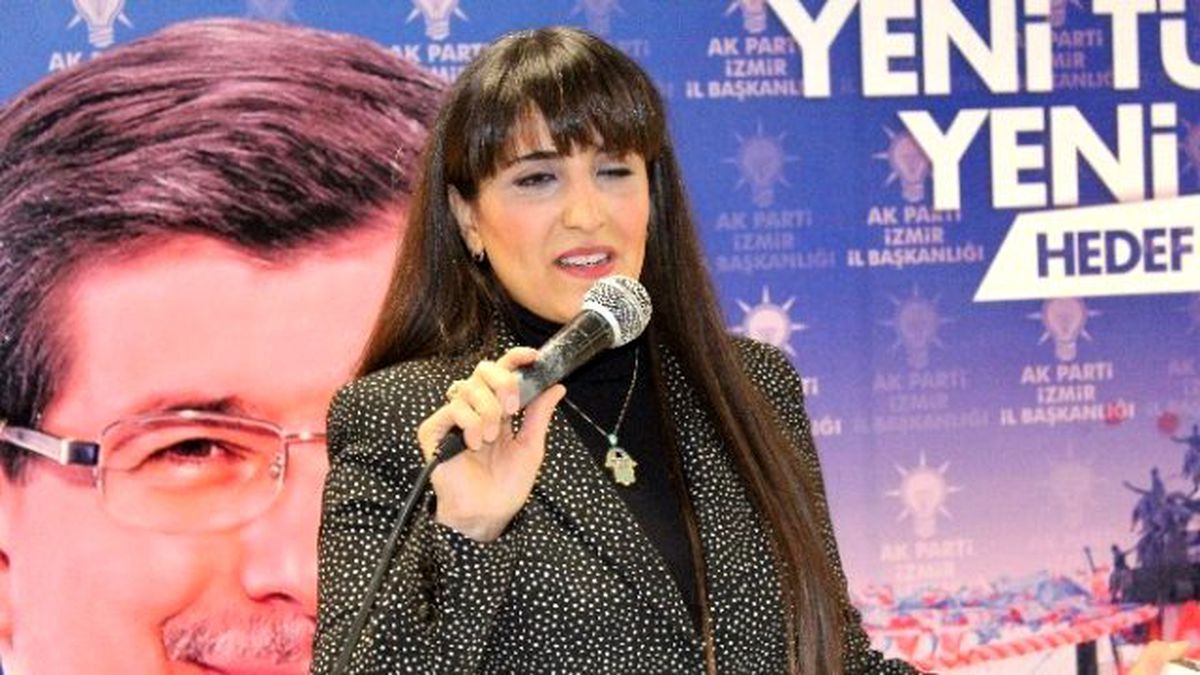 Adaylığını Anne ve Babasının Elini Öperek Açıkladı