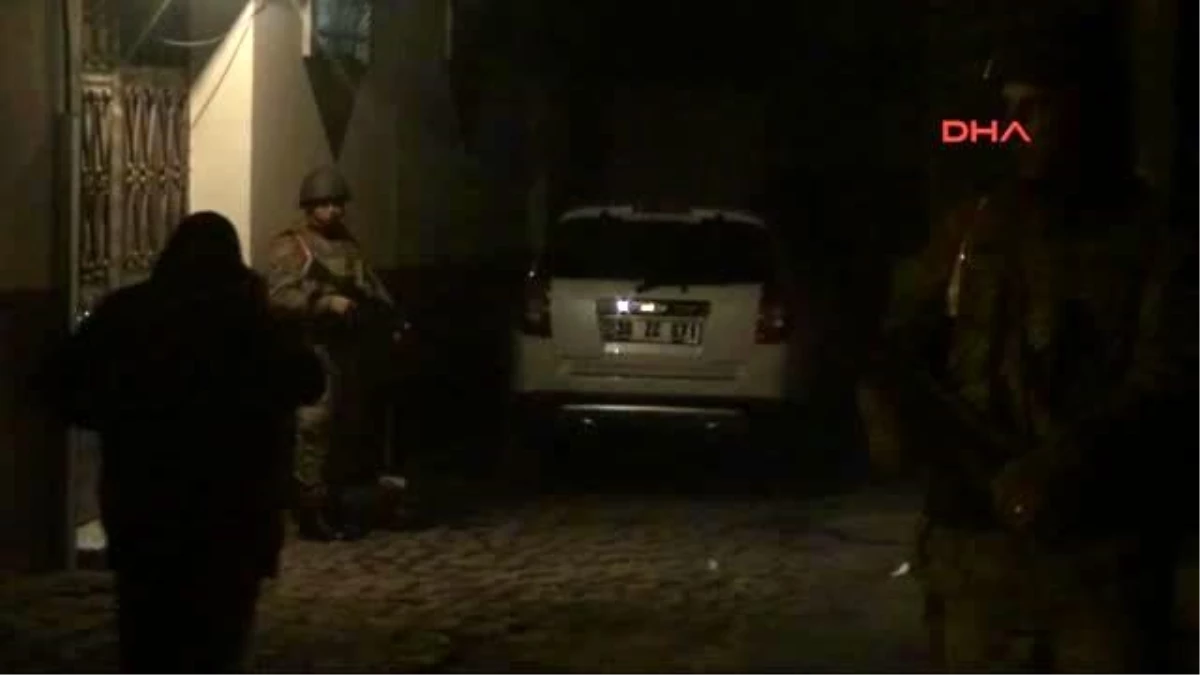 Ağrı Jandarma Özel Herakat, Doğubayazıt\'ta Altı Katlı Apartmanda Operasyon Yaptı