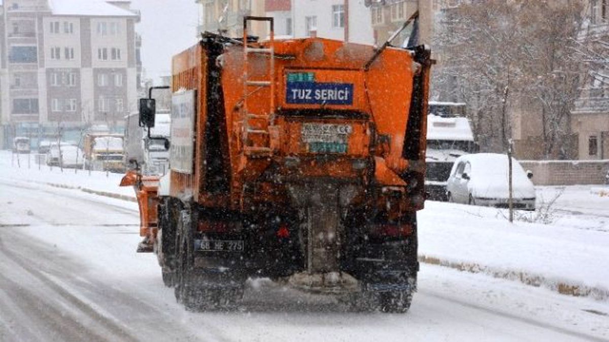 Aksaray Belediyesi Kar ile Mücadele Ediyor