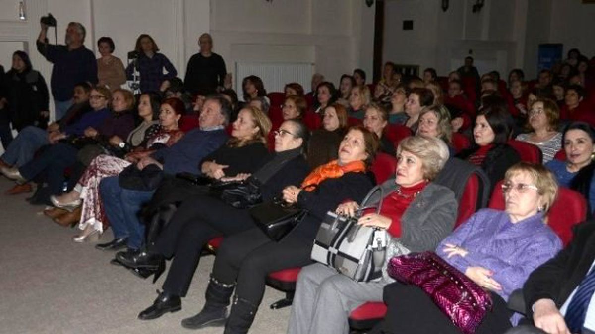 Annelerden Aşk Üzerine Şiir ve Müzik Dinletisi