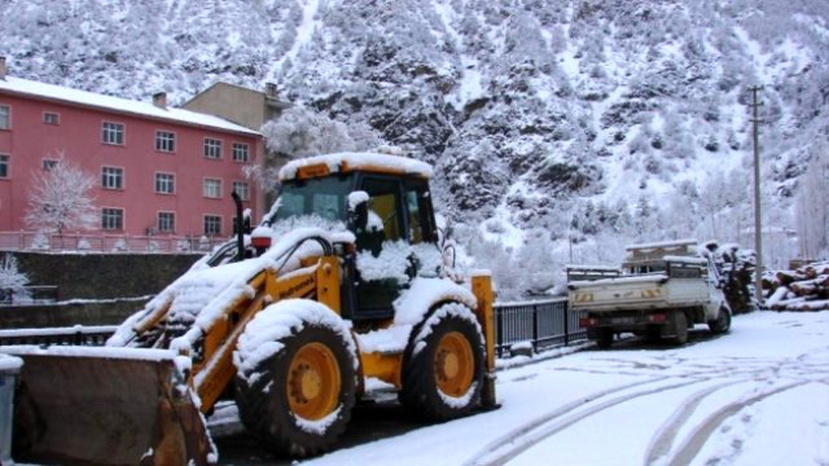 Akseki\'de Kapalı Olan Mahalle Yolları Ulaşıma Açıldı