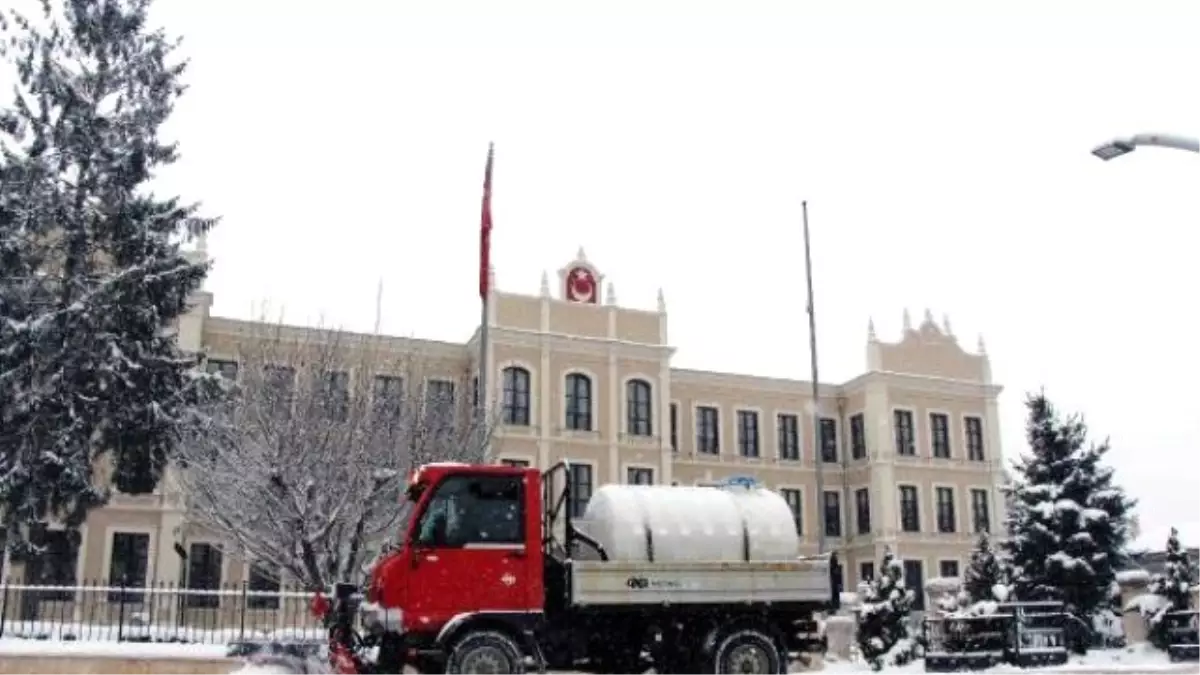 Bolu Dağı\'nda Yoğun Kar Yağışı Ulaşımı Etkiledi