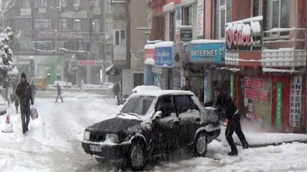 Bursa\'da Kar Hayatı Felç Etti