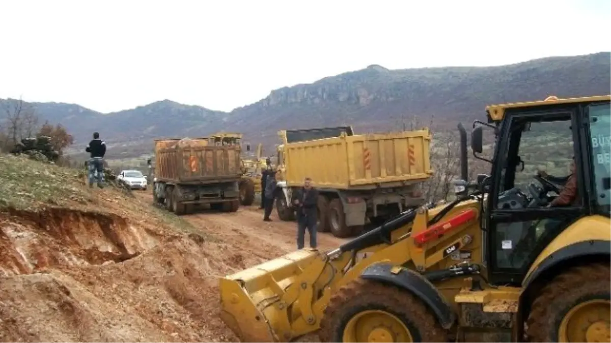 Diyarbakır\'da Yol Bakım ve Onarım Çalışmalarında Ağırlık Kırsala Verildi