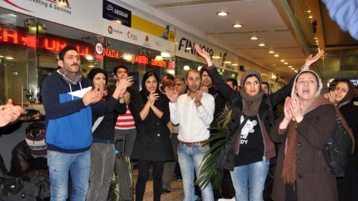İranlı Yolculardan Atatürk Havalimanında Protesto
