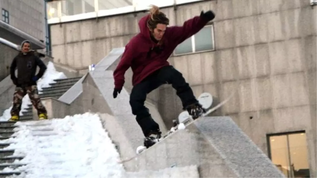 İstanbul\'un Göbeğinde Snowboard Keyfi