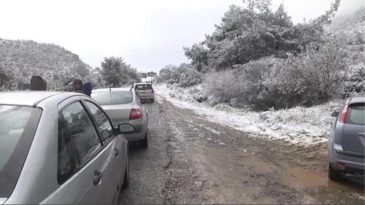 Kıbrıs\'ta Yoğun Kar Yağışı