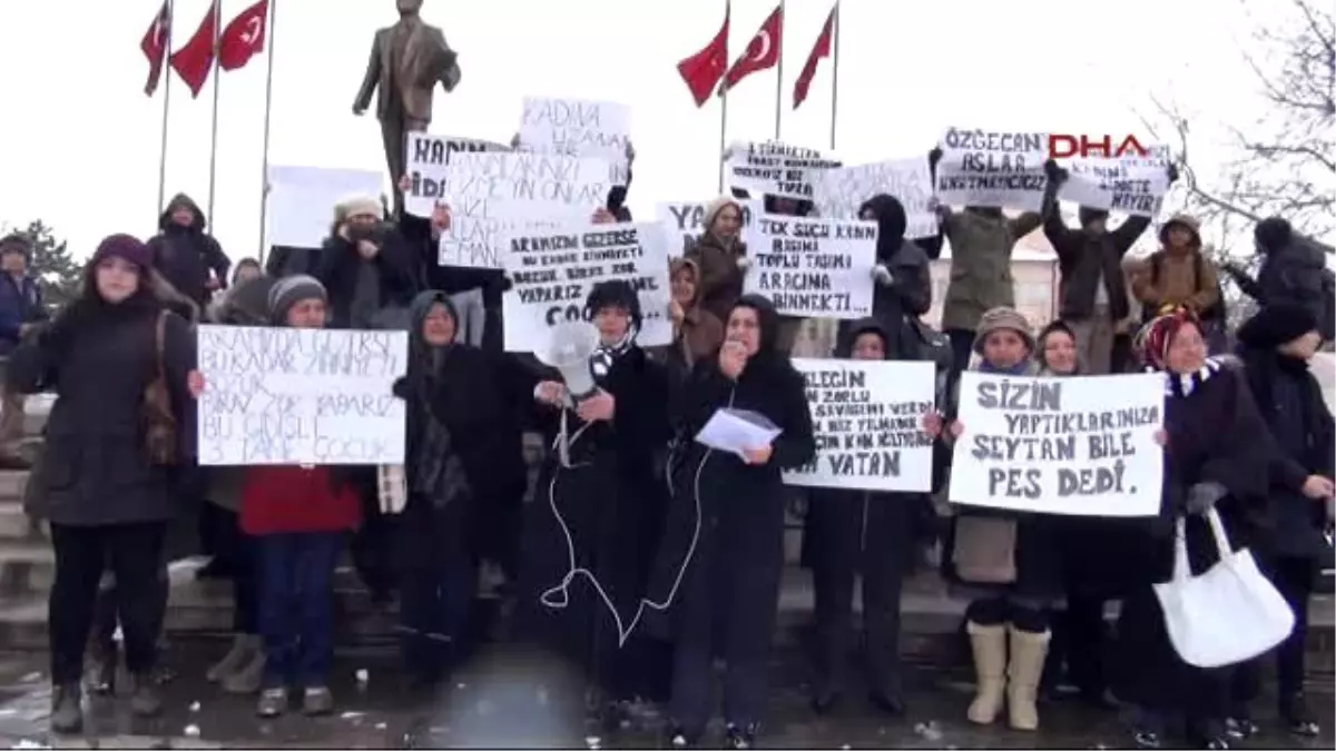 Kırıkkale\'li Kadınlardan Öldürülen Özgecan\'a Tepki Eylemi