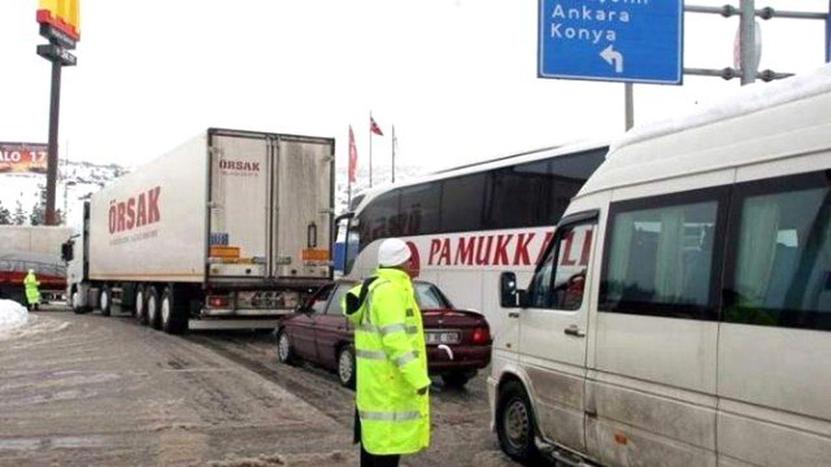Kütahya-afyonkarahisar Karayolu Geçici Olarak Ulaşıma Kapatıldı