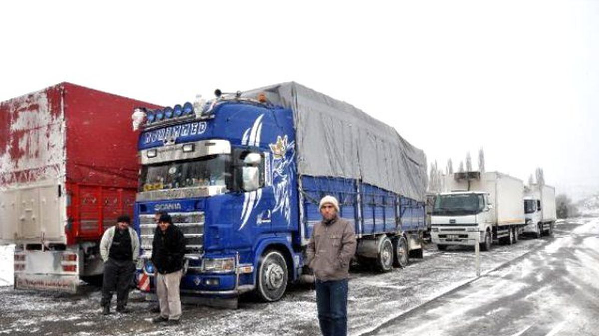 Kütahya\'da Şehirlerarası Yollar Ulaşıma Kapandı